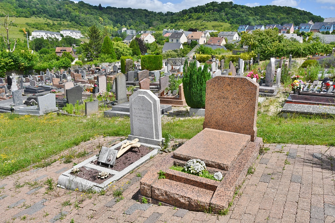 Amfreville-la-mi-Voie Communal Cemetery