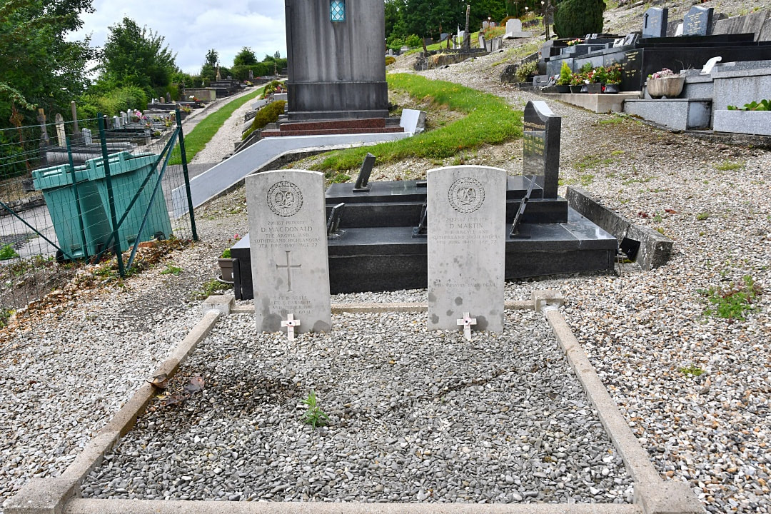 Bailly-en-Rivière Communal Cemetery