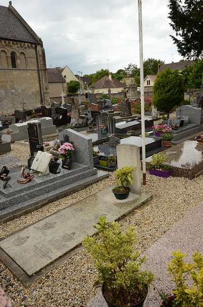 Biéville-sur-Orne Churchyard