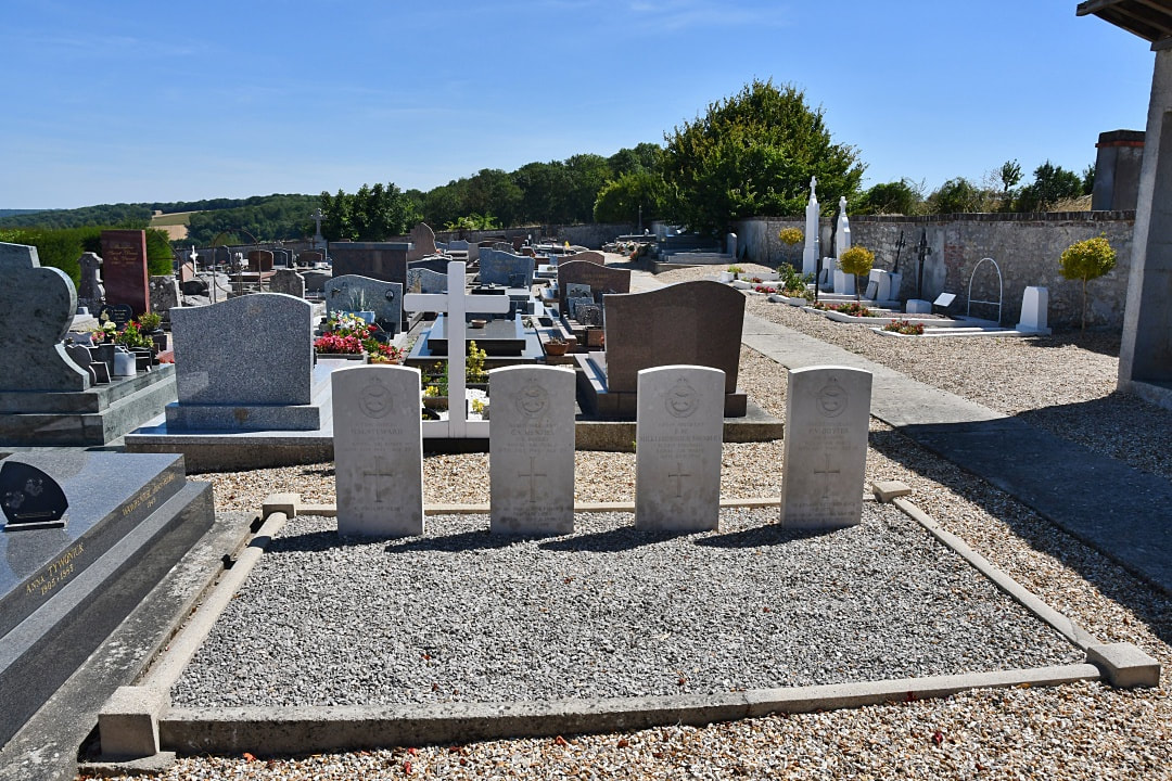 Courcelles-lès-Gisors Communal Cemetery