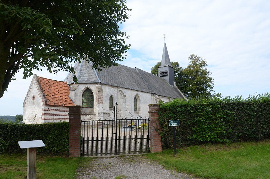 Eaucourt-sur-Somme Churchyard