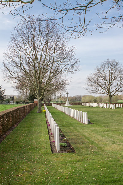 Esquelmes War Cemetery