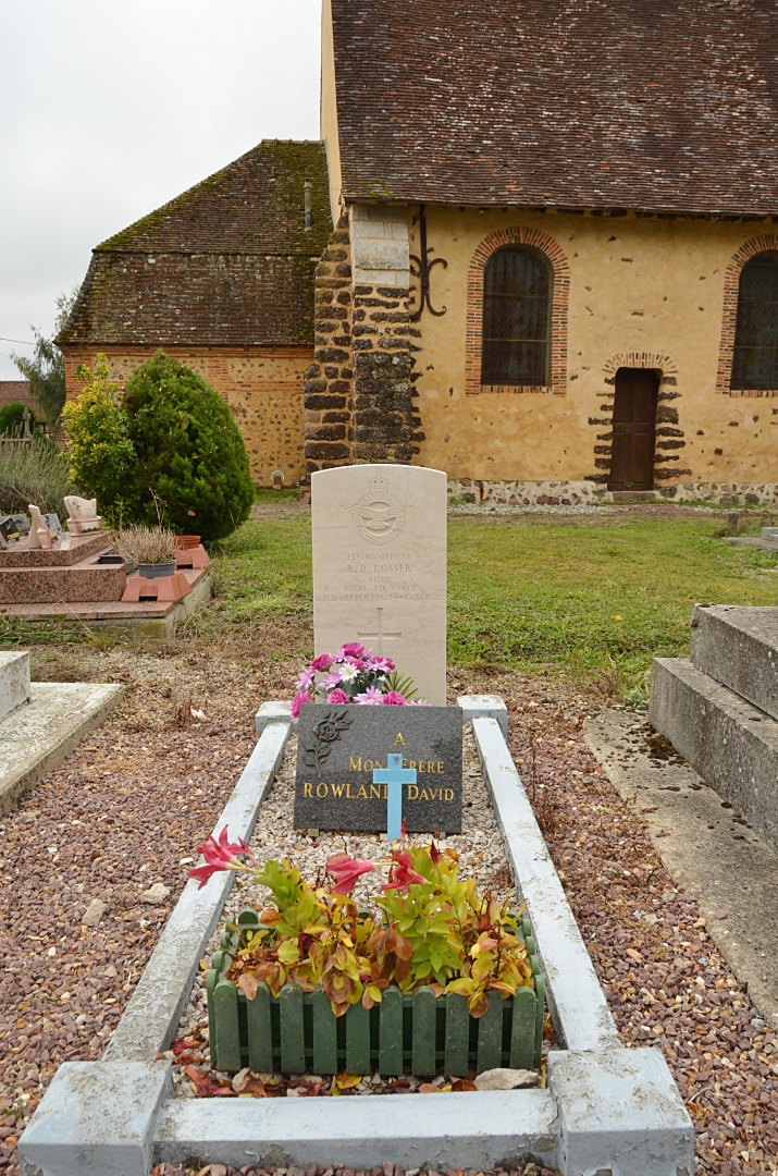 Les Baux-de-Breteuil Churchyard