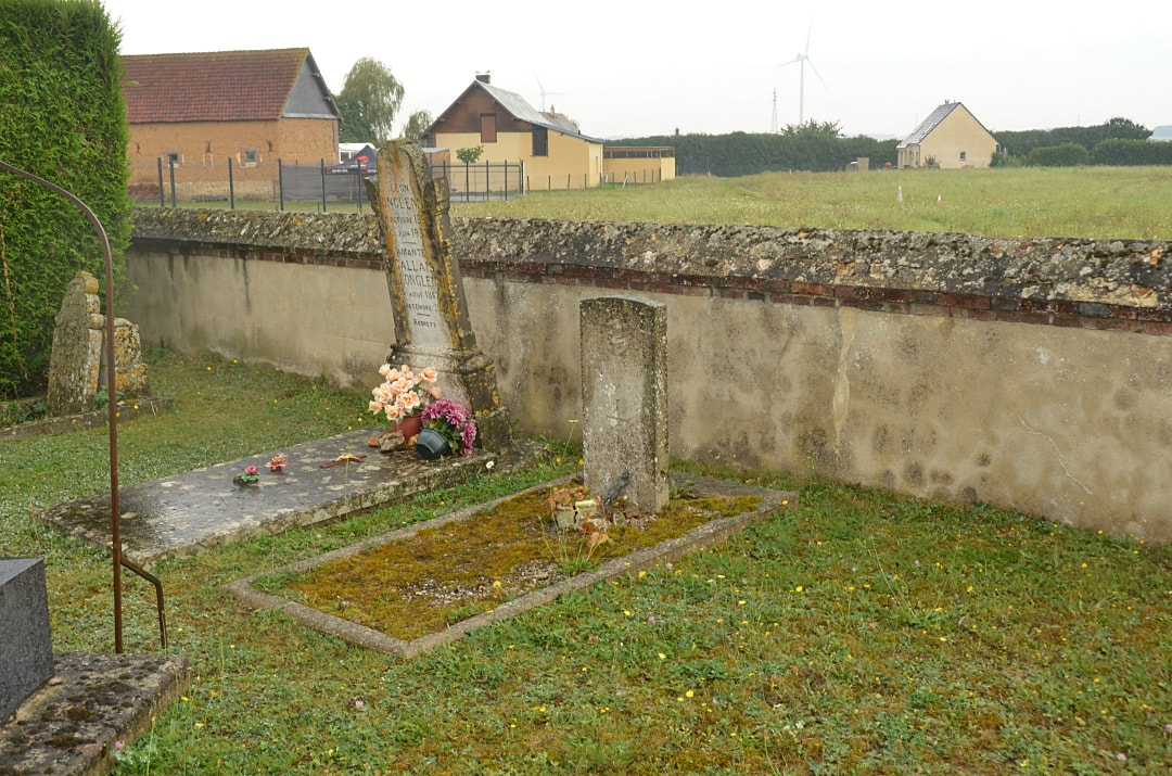 Les Minières Communal Cemetery