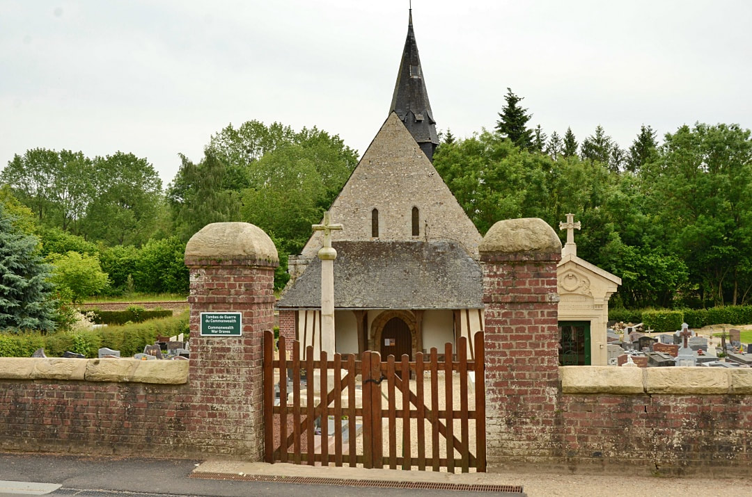St. Maclou-de-Folleville Churchyard