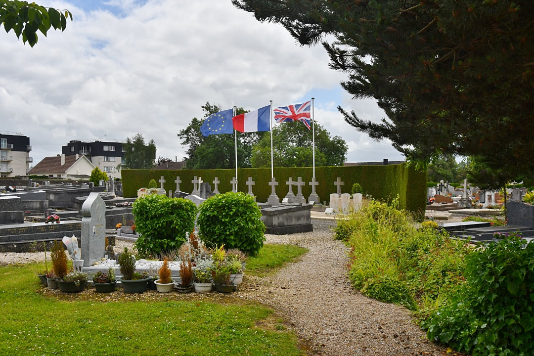 St Nicolas-d'Aliermont Communal Cemetery