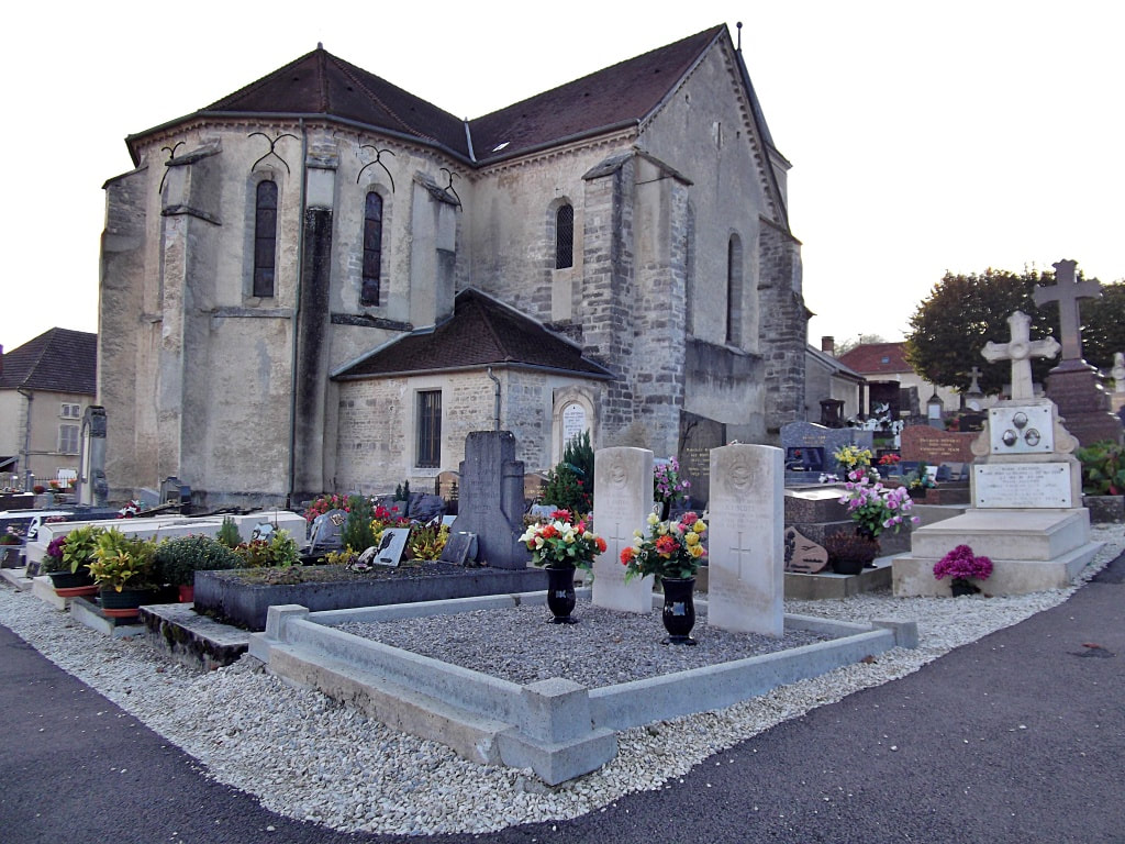 Vitry-le-Croisé Churchyard