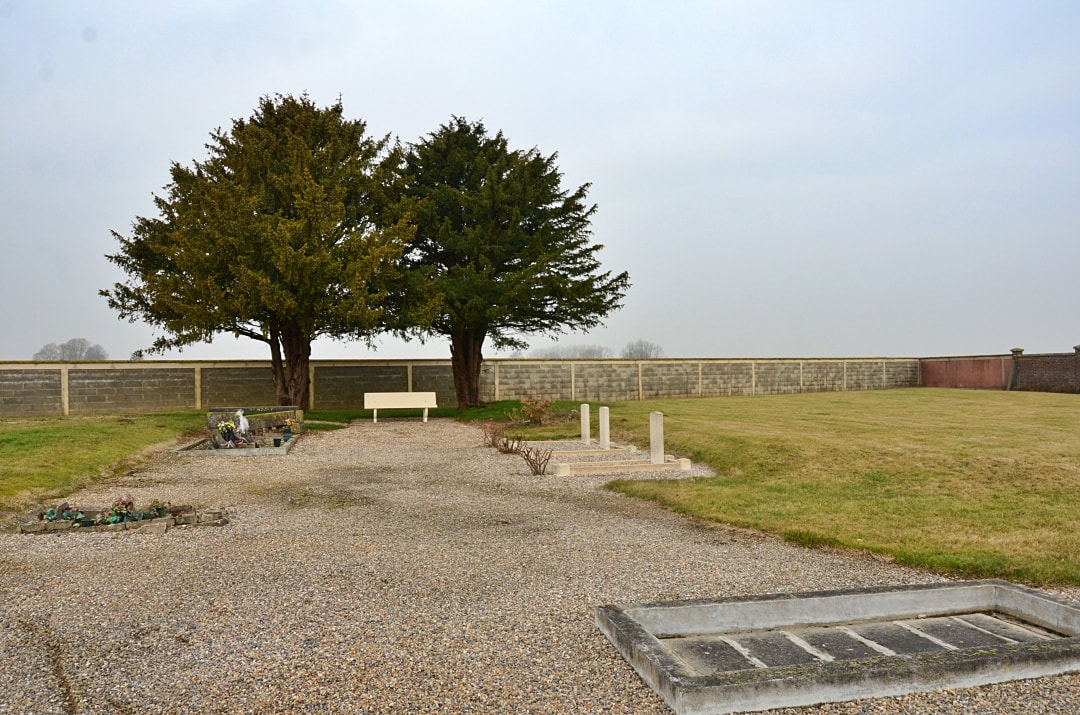 Acheux-en-Vimeu Communal Cemetery