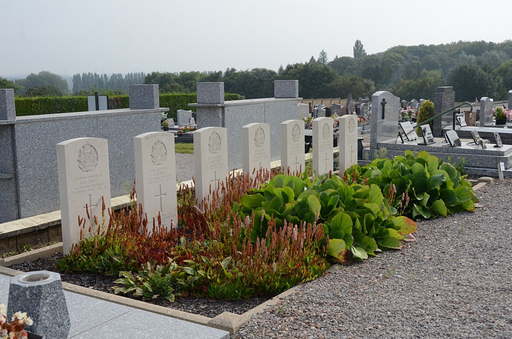 Ailly-sur-Somme Communal Cemetery