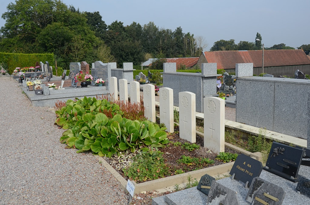 Ailly-sur-Somme Communal Cemetery