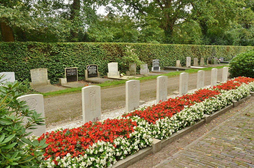 Amerongen (Holleweg) General Cemetery