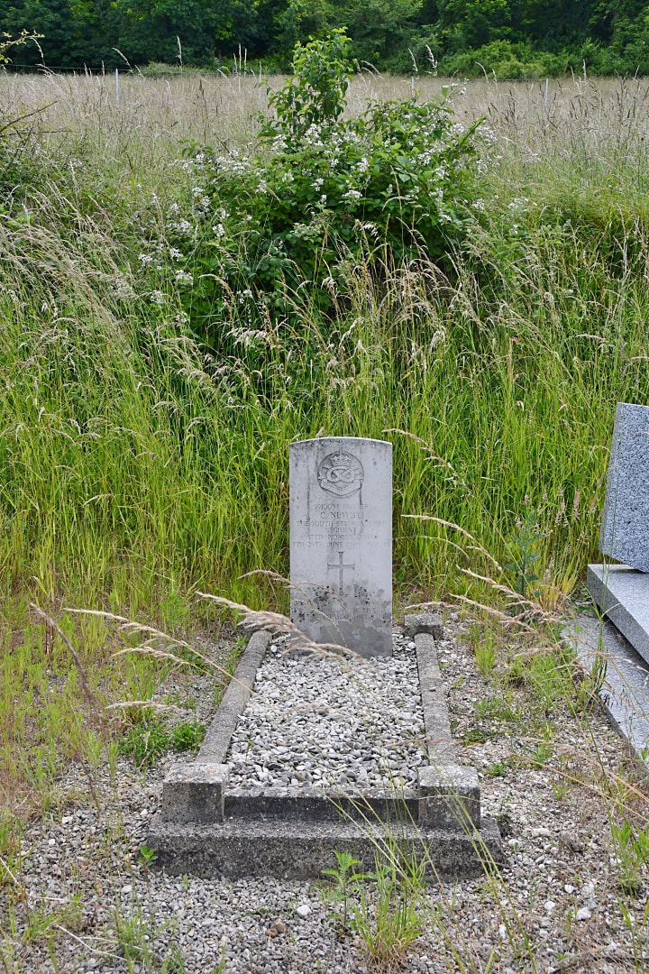 Amfreville-la-mi-Voie Communal Cemetery