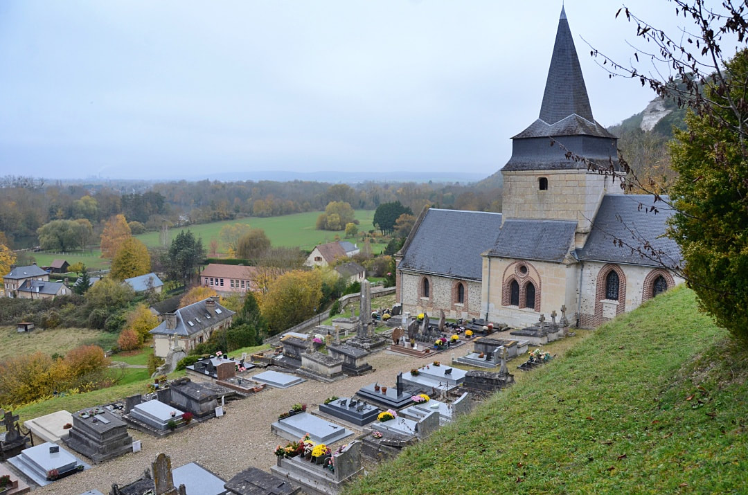 Amfreville-sous-les-Monts Churchyard