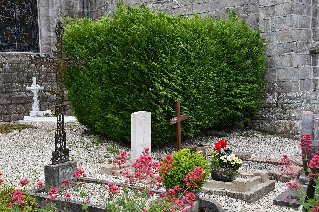 Anneville-sur-Scie Churchyard