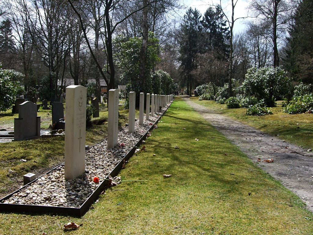 Apeldoorn (Ugchelen-Heidehof) General Cemetery