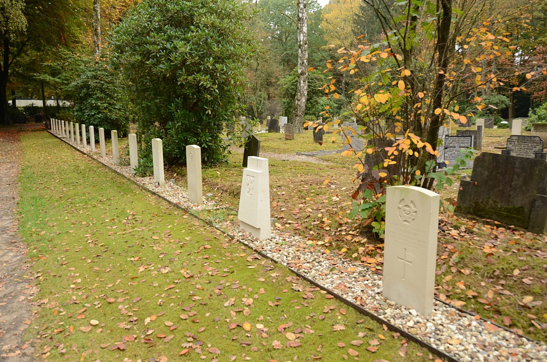 Apeldoorn (Ugchelen-Heidehof) General Cemetery