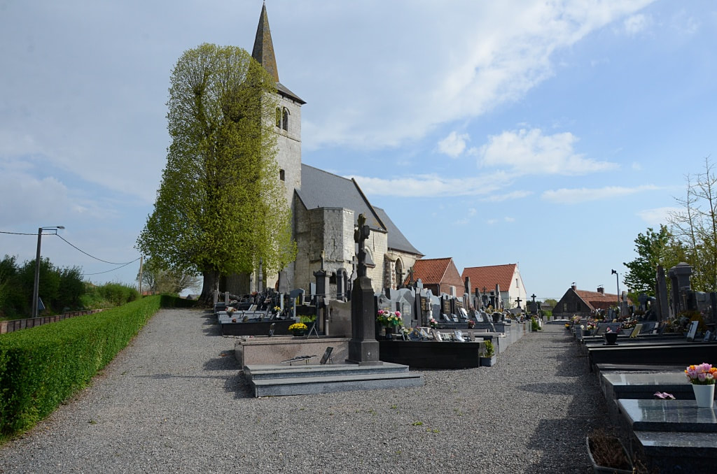 Auchy-au-Bois Churchyard
