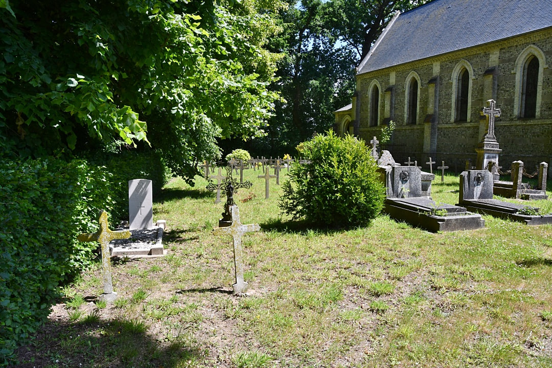Bourville-Tonneville Churchyard