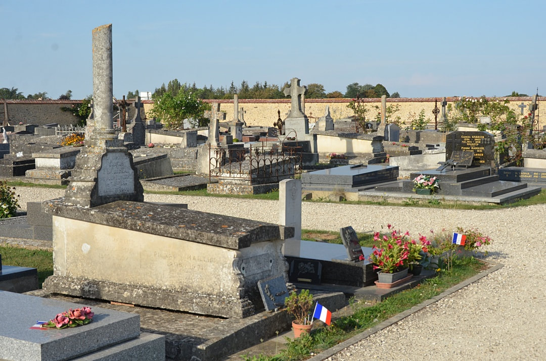 Bû Communal Cemetery