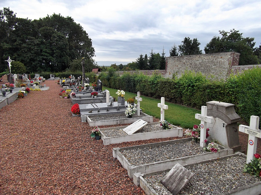 Cambligneul Communal Cemetery