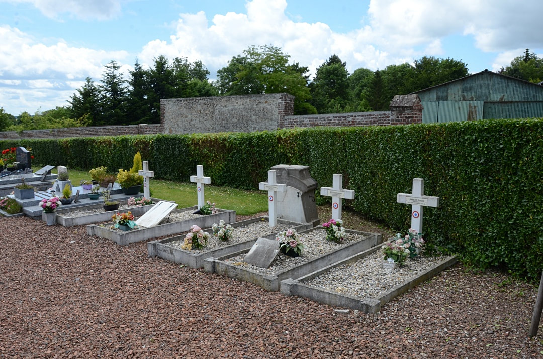 Cambligneul Communal Cemetery