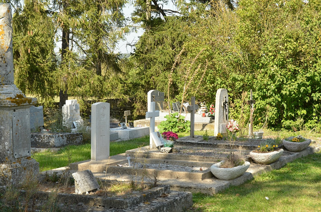 Civières Churchyard