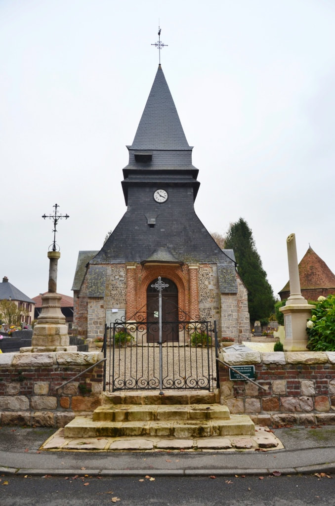 Claville-Motteville Churchyard