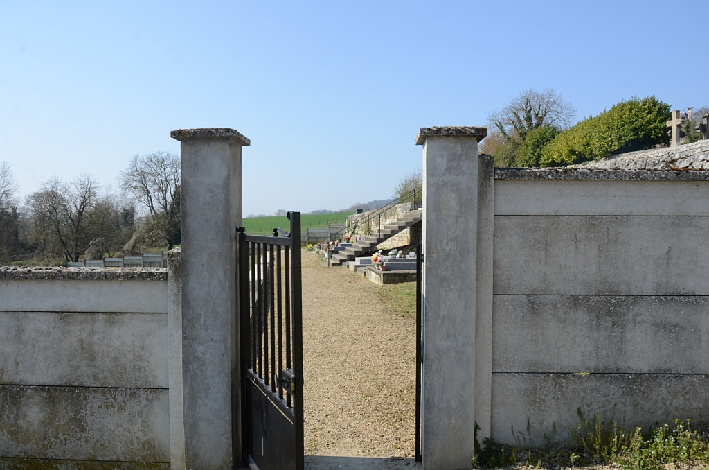 Condé-sur-Aisne Communal Cemetery