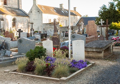 Crépon Churchyard