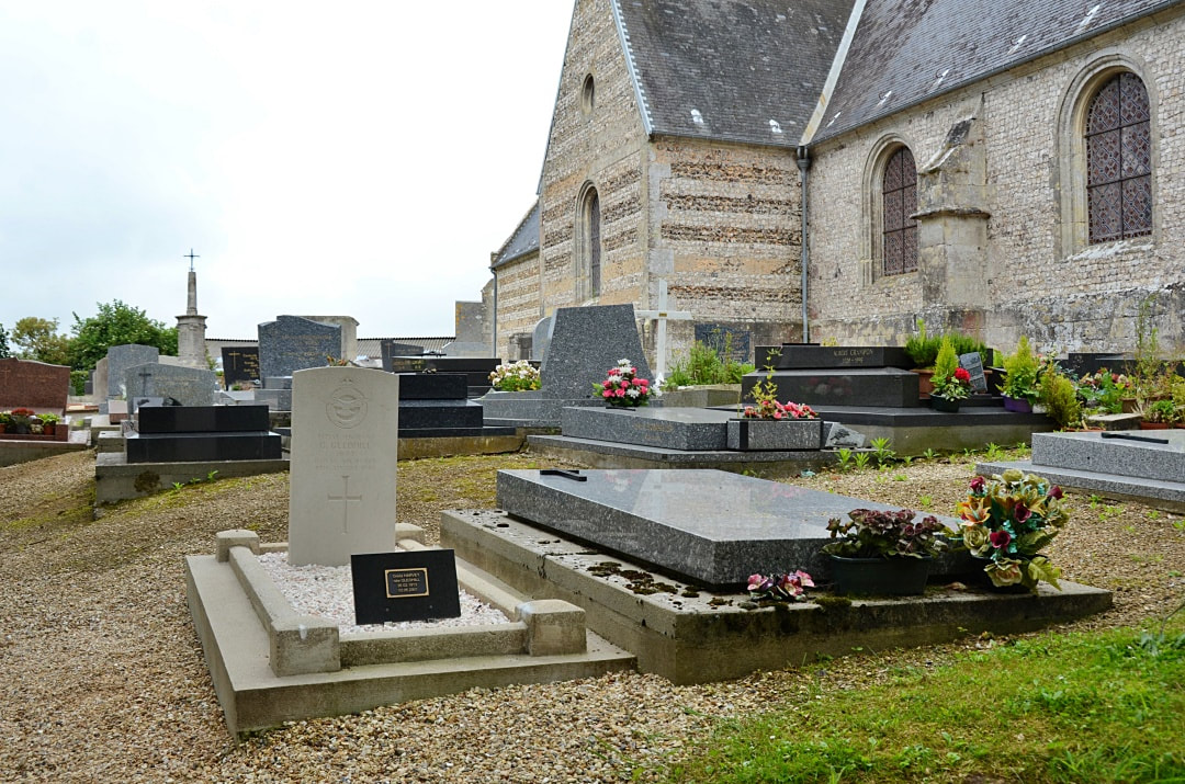 Criquebeuf-en-Caux Churchyard