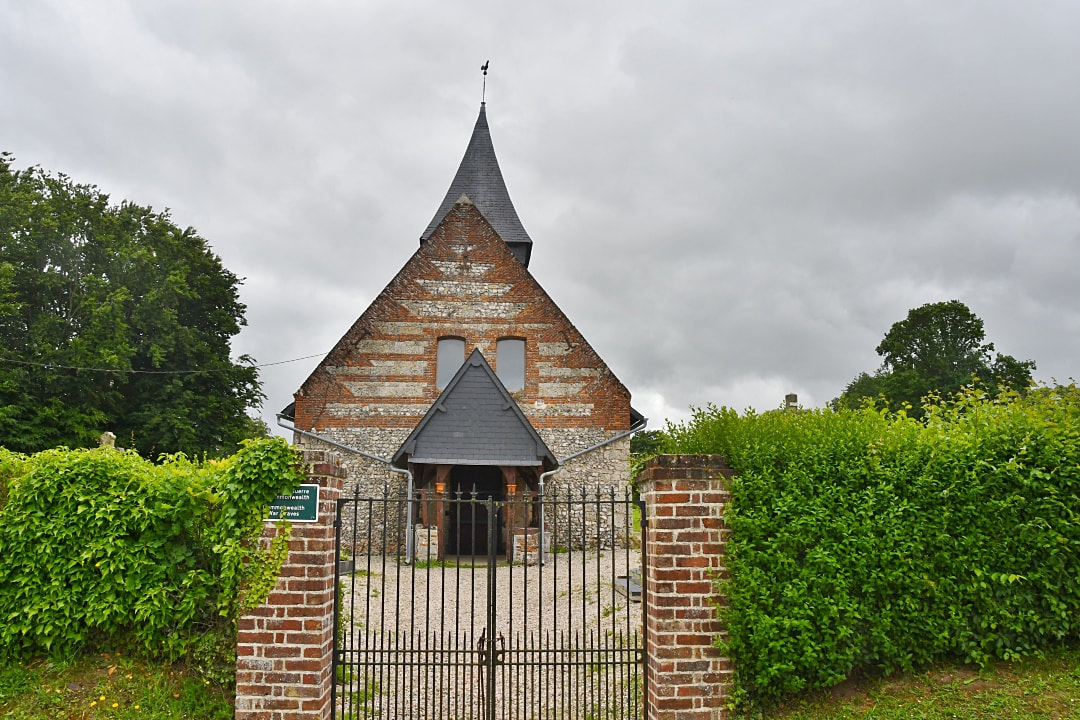 Criquetot-sur-Longueville Churchyard