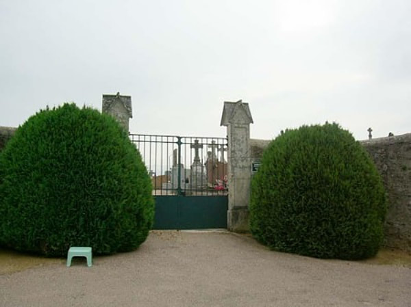 Cussy-les-Forges Communal Cemetery