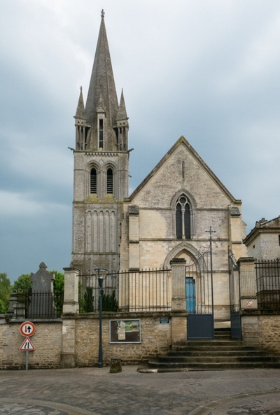 Douvres-la-Délivrande (Douvres) Churchyard 