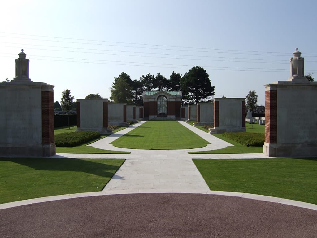 Dunkirk Memorial - World War Two Cemeteries - A photographic guide to