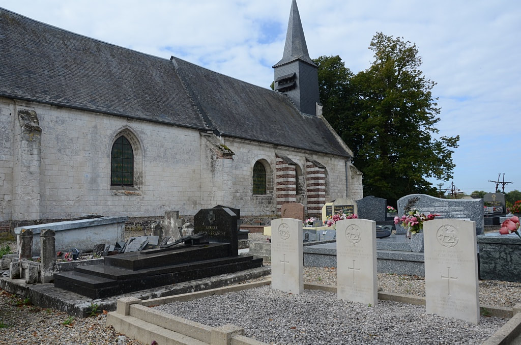 Eaucourt-sur-Somme Churchyard