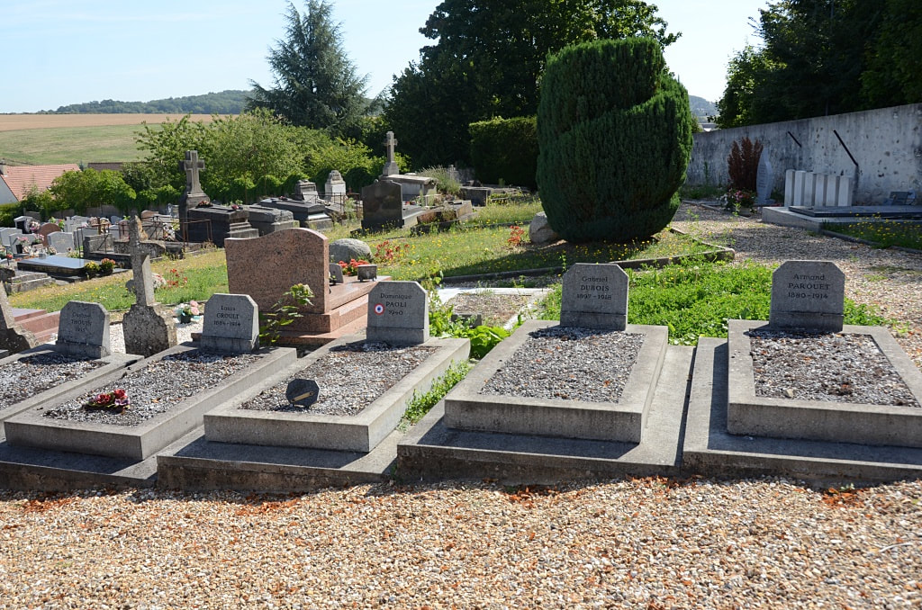 Ecquevilly Communal Cemetery