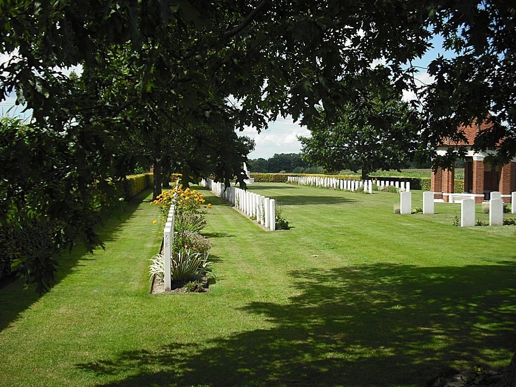 Esquelmes War Cemetery