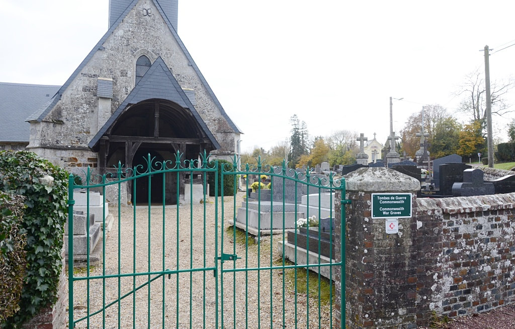 Fontaine-la-Louvet Churchyard