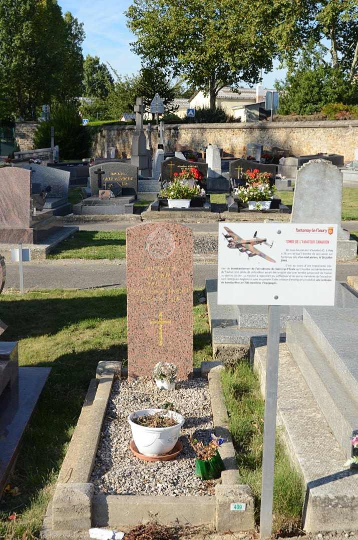 Fontenay-le-Fleury Communal Cemetery