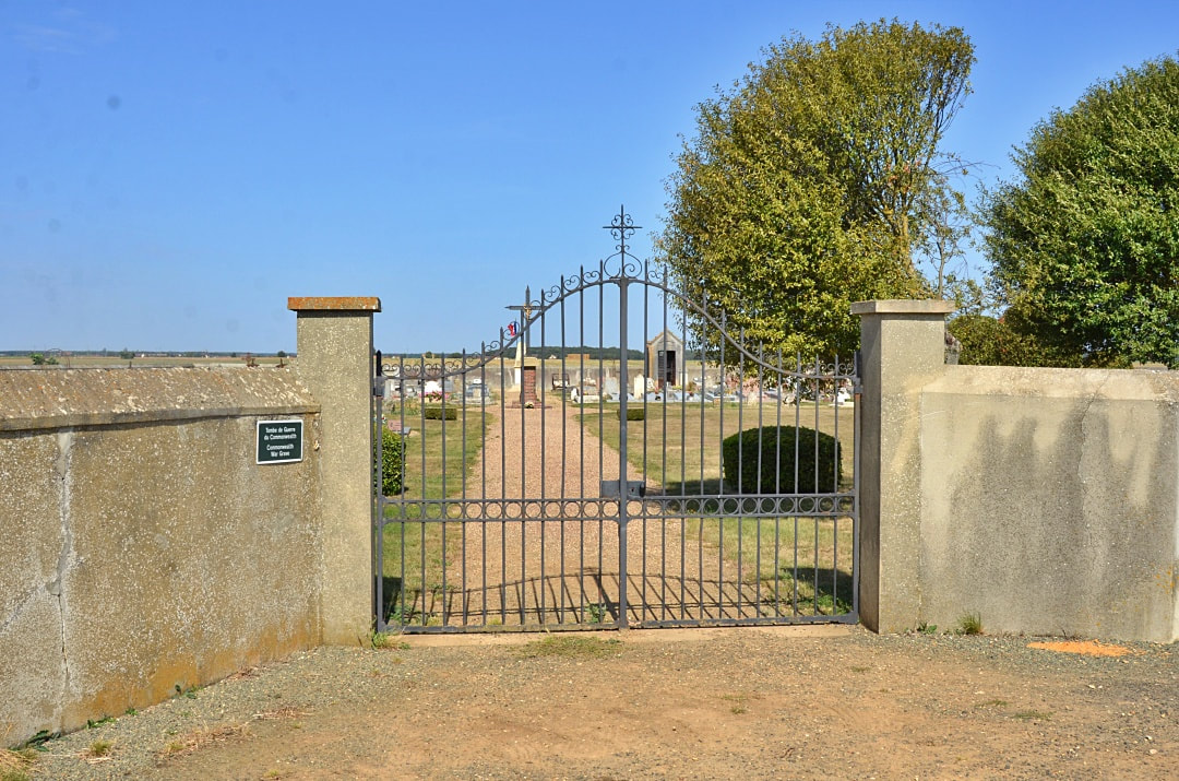 Garancières-en-Drouais Communal Cemetery