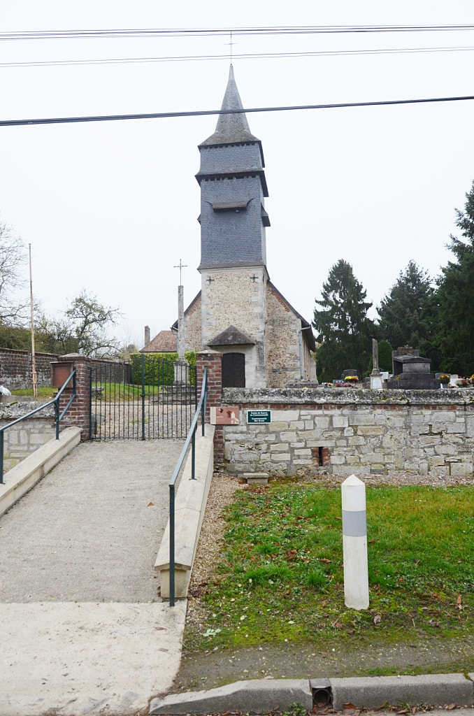 Houville-en-Vexin Churchyard