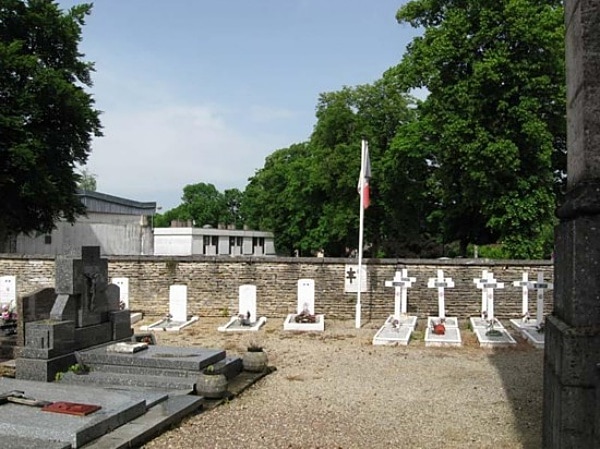 Is-sur-Tille Communal Cemetery