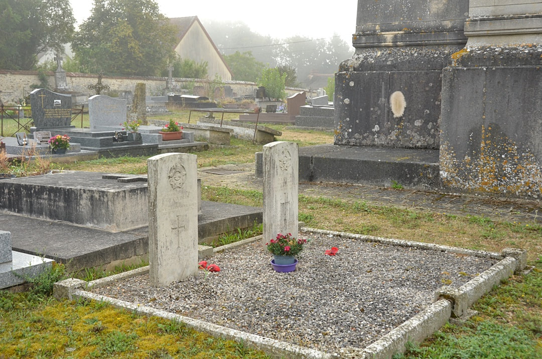 La Boissière-École Communal Cemetery