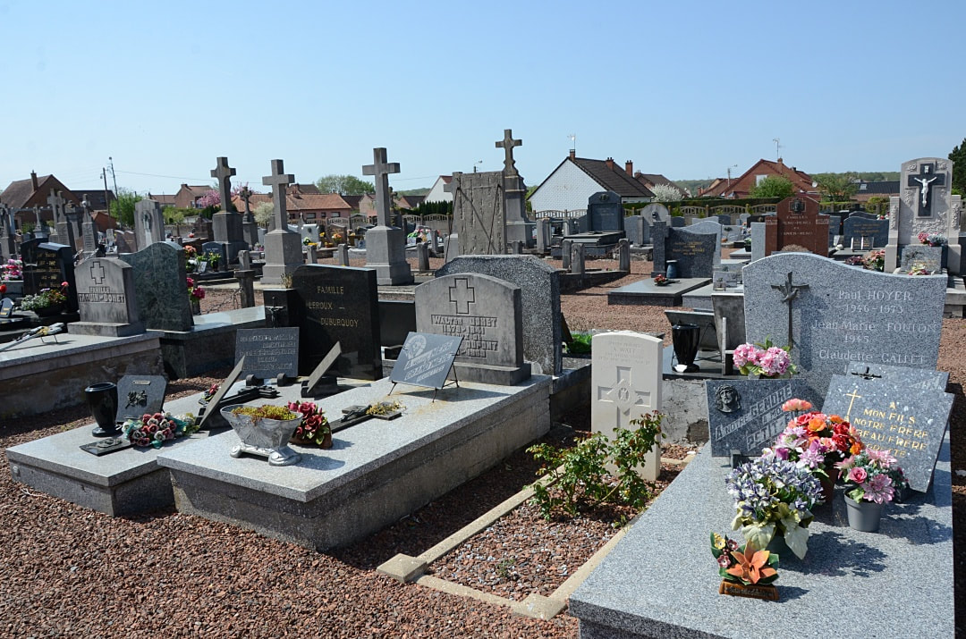 Labeuvrière Communal Cemetery