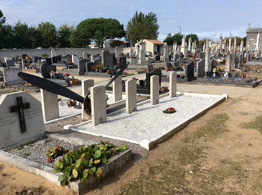 Le-Bois-Plage-en-Ré Communal Cemetery