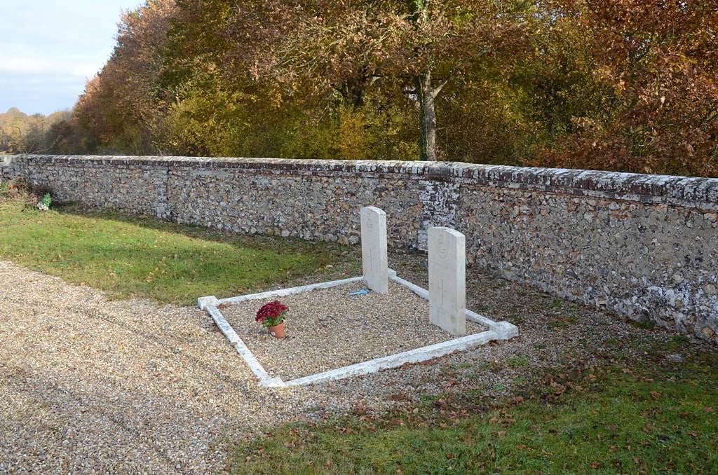  Le Fidelaire Communal Cemetery