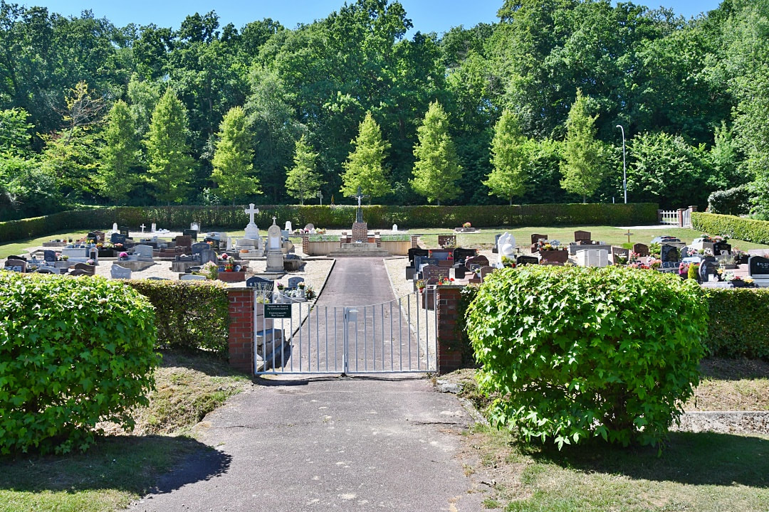Le Hanouard Communal Cemetery