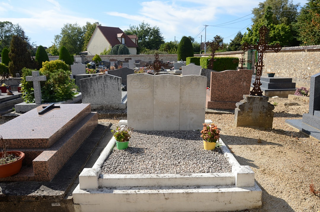 Les Bréviaires Communal Cemetery