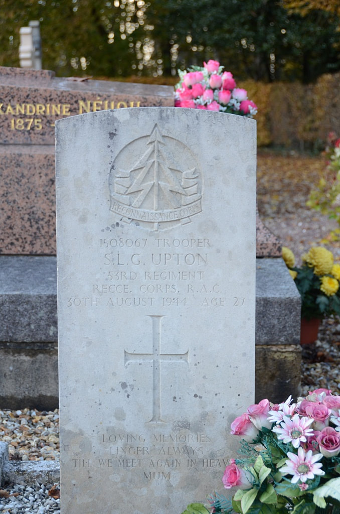 Les Hogues Communal Cemetery