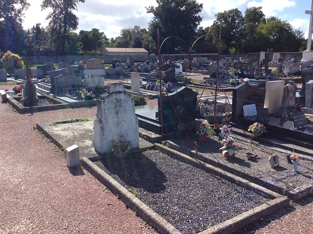 Les Mathes Communal Cemetery